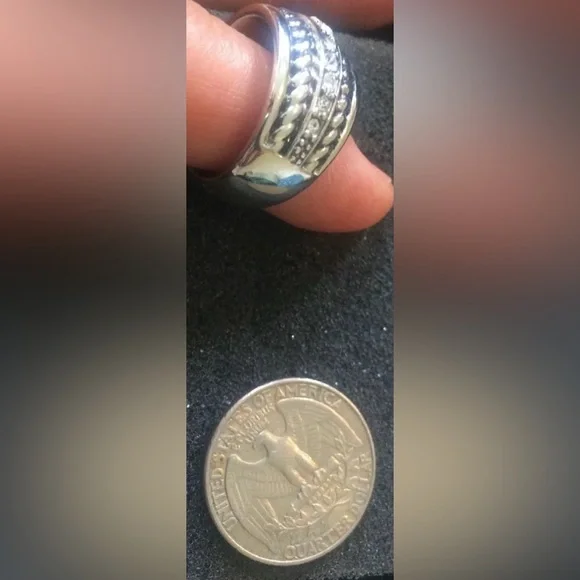 ๐ฅ LIA SOPHIA.One of their most gorgeous rings w/Crystals & Rope detailing.Size 8 - Picture 12 of 12